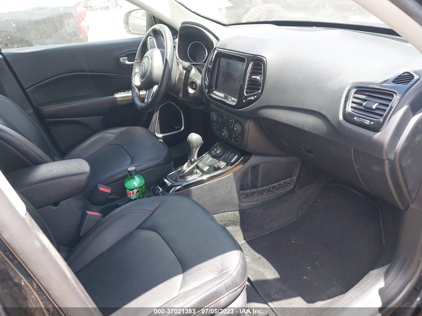 VIN 3C4NJDCB5HT627914 2017 JEEP COMPASS LIMITED