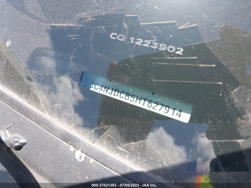 VIN 3C4NJDCB5HT627914 2017 JEEP COMPASS LIMITED