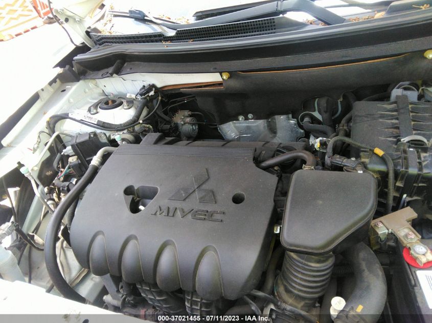 2015 MITSUBISHI OUTLANDER SE - JA4AD3A36FZ008220