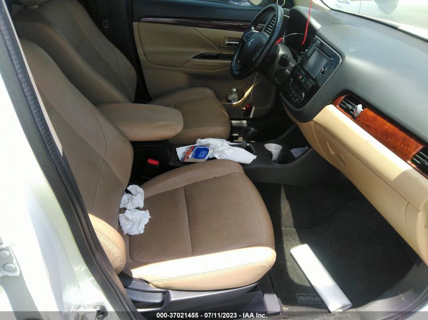 2015 MITSUBISHI OUTLANDER SE - JA4AD3A36FZ008220