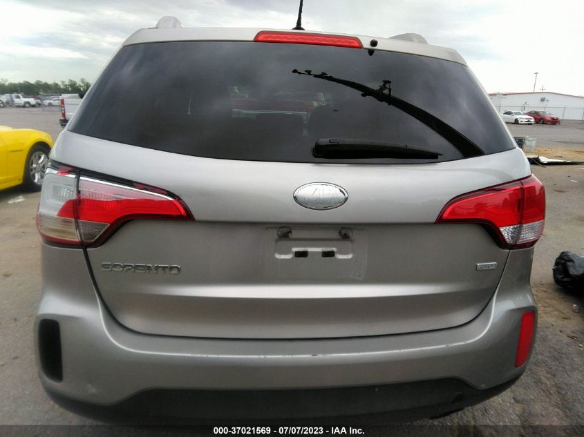 2015 KIA SORENTO LX - 5XYKT4A74FG579676