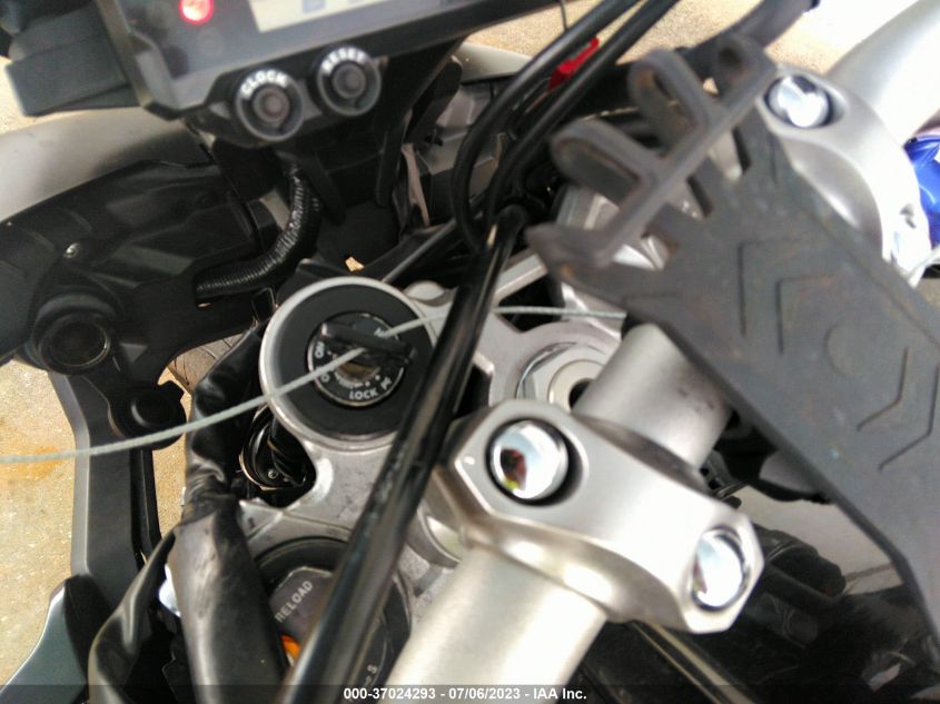 2017 YAMAHA FZ10 - JYARN48E1HA001160