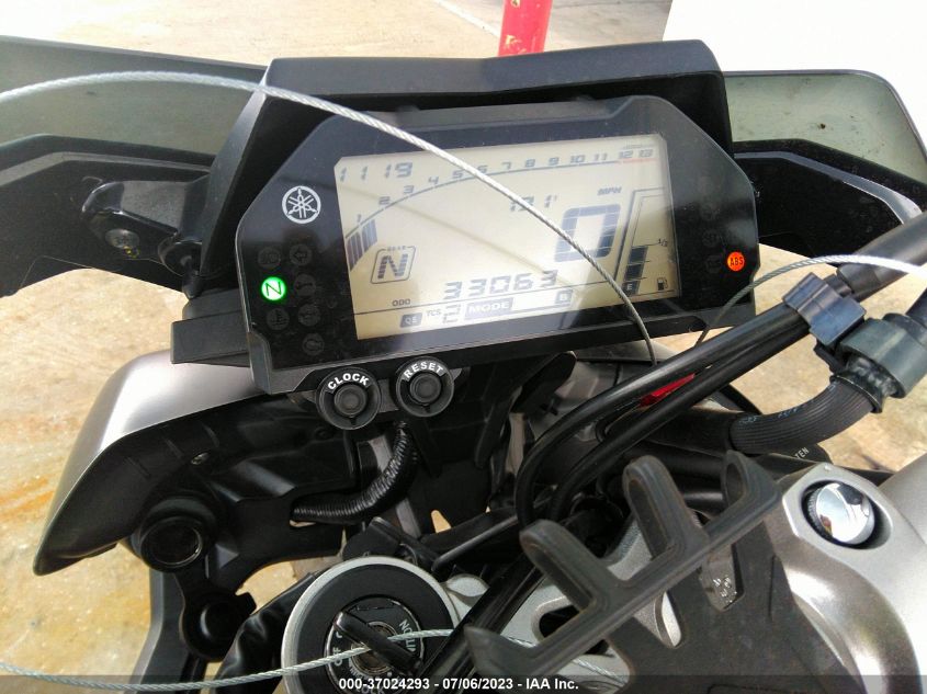 2017 YAMAHA FZ10 - JYARN48E1HA001160
