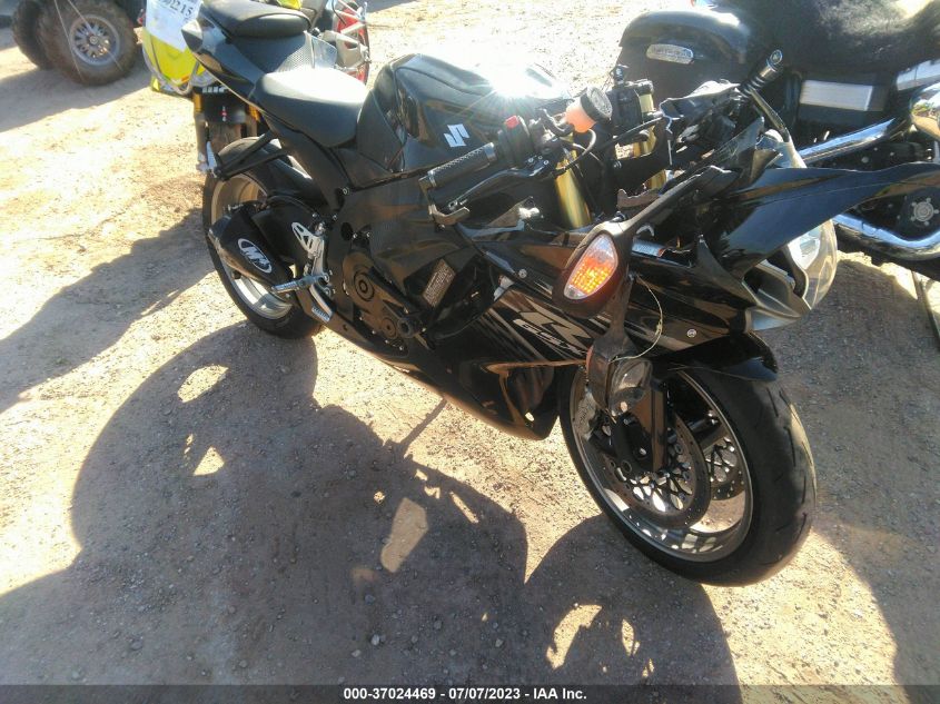 2011 SUZUKI GSX750 - JS1GR7MAXB2102102