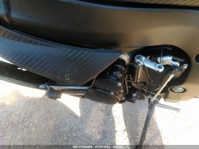 2011 SUZUKI GSX750 JS1GR7MAXB2102102