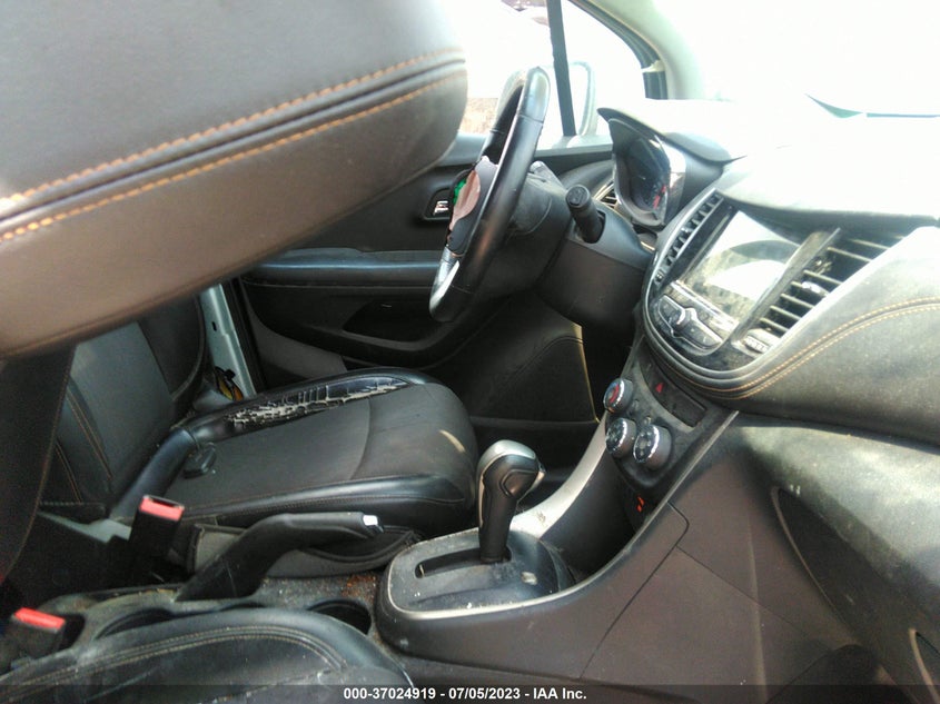 VIN KL7CJLSBXJB513298 2018 CHEVROLET TRAX LT