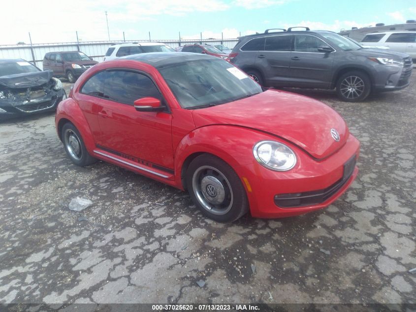 2013 VOLKSWAGEN BEETLE COUPE 2.5L W/SUN - 3VWJX7AT4DM602661