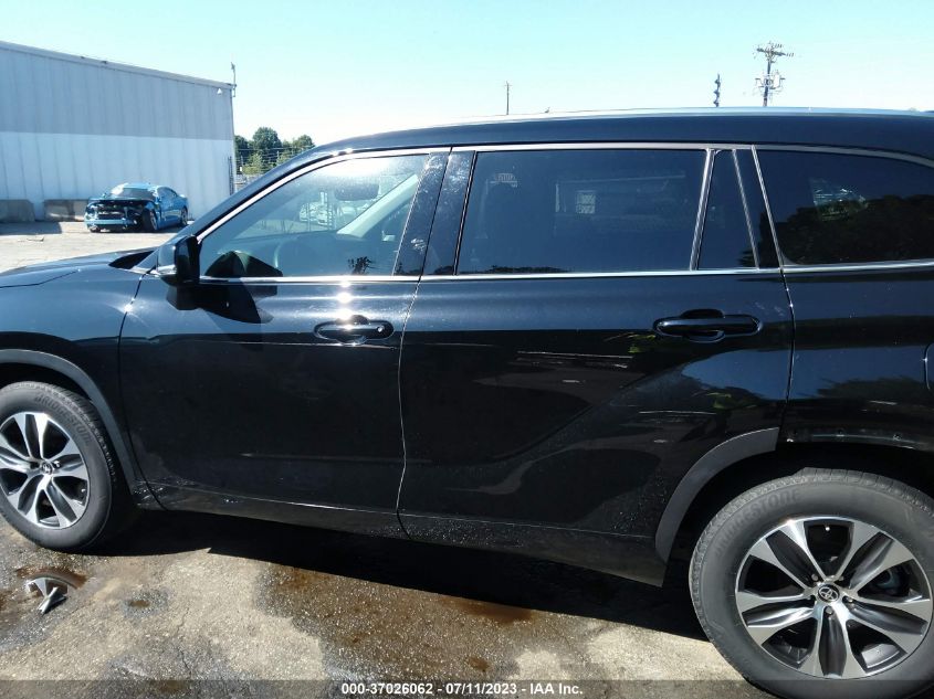 2021 TOYOTA HIGHLANDER XLE - 5TDGZRAH8MS519409