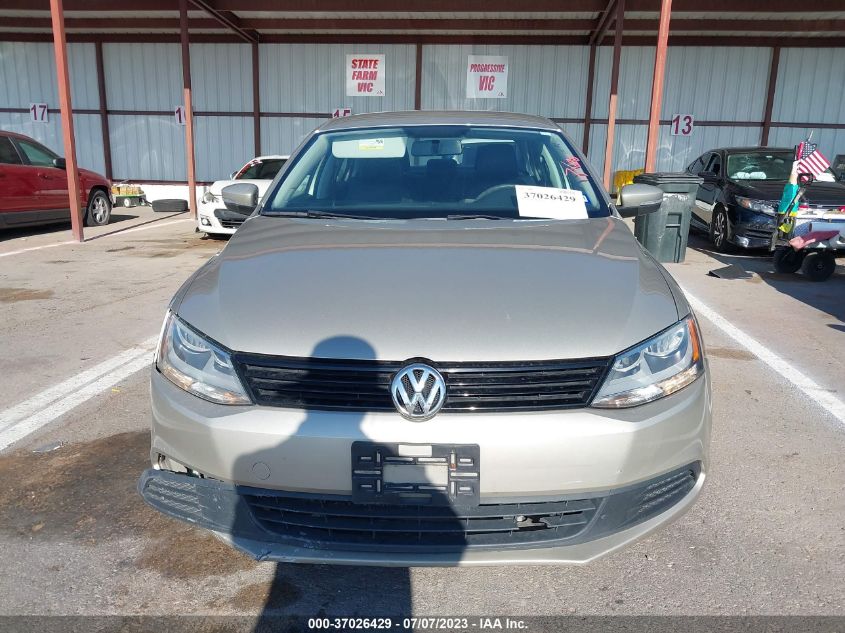 2014 VOLKSWAGEN JETTA SEDAN SE - 3VWD17AJ6EM247684