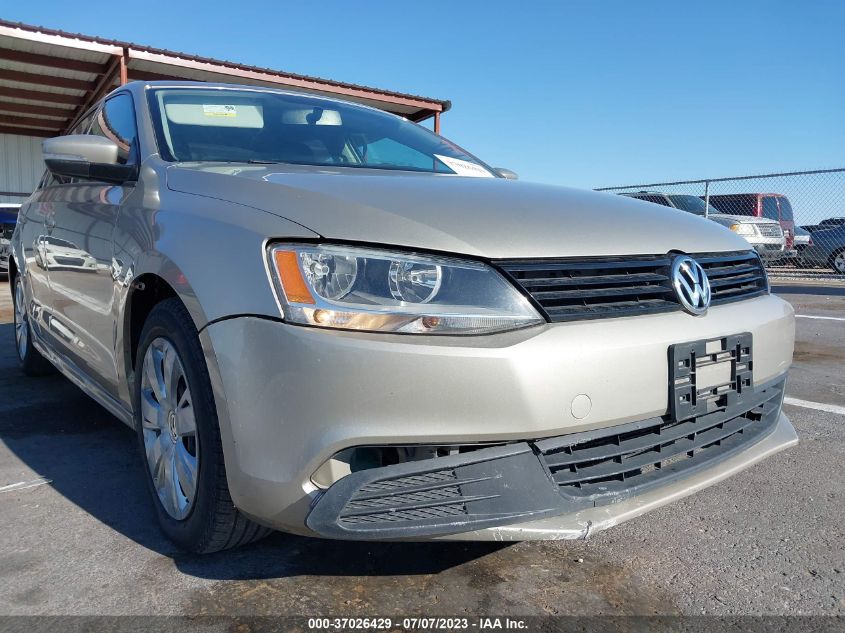 2014 VOLKSWAGEN JETTA SEDAN SE - 3VWD17AJ6EM247684