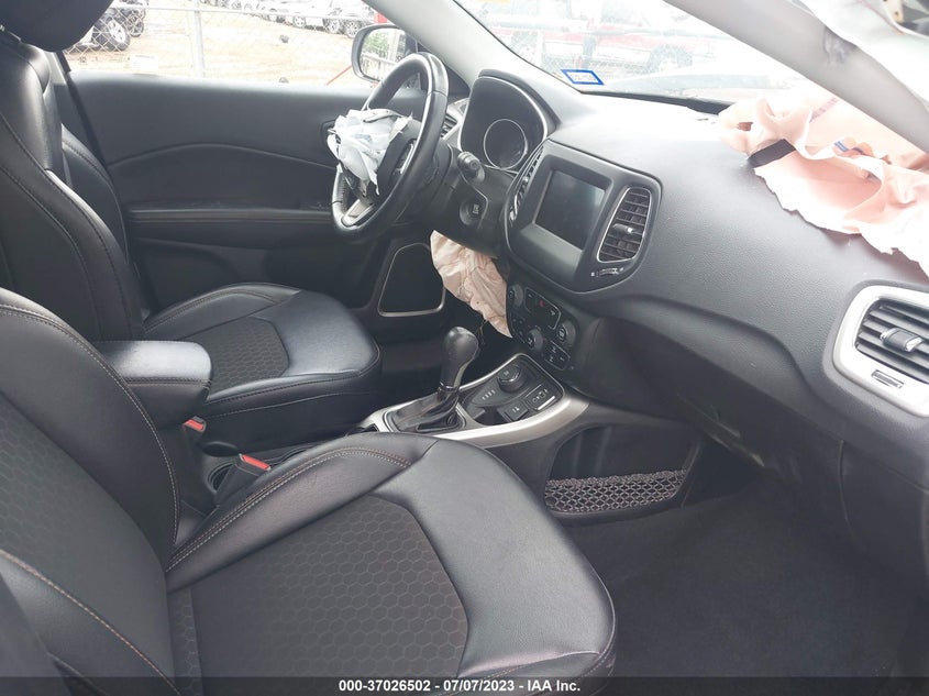 VIN 3C4NJDBB4LT174315 2020 JEEP COMPASS LATITUDE