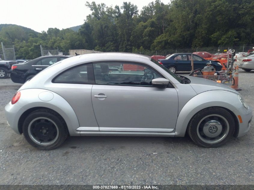 2013 VOLKSWAGEN BEETLE COUPE 2.5L - 3VWJX7AT5DM610588