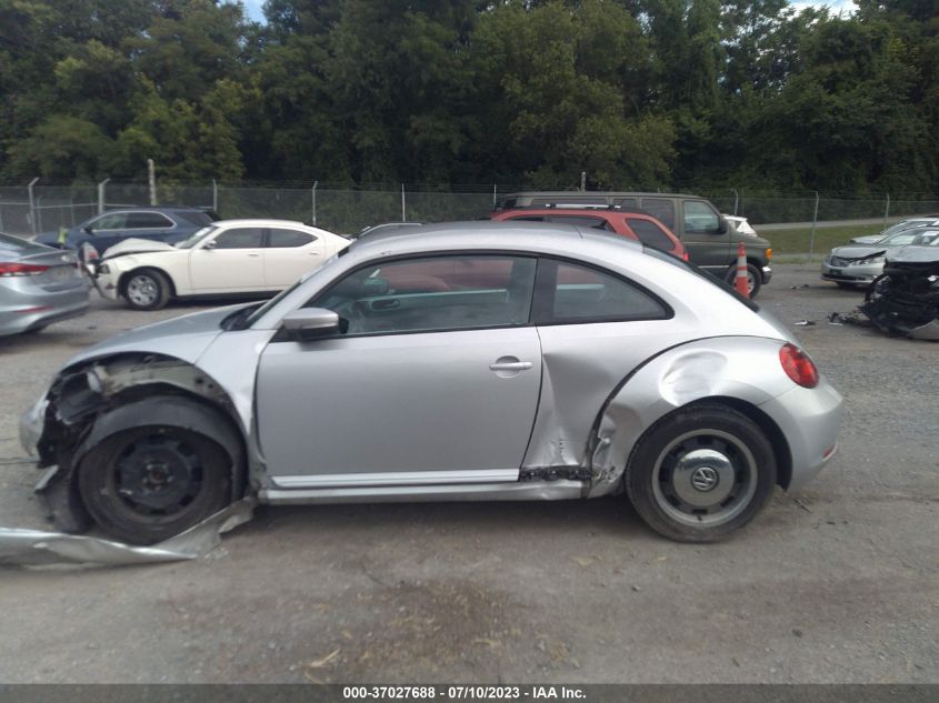 2013 VOLKSWAGEN BEETLE COUPE 2.5L - 3VWJX7AT5DM610588