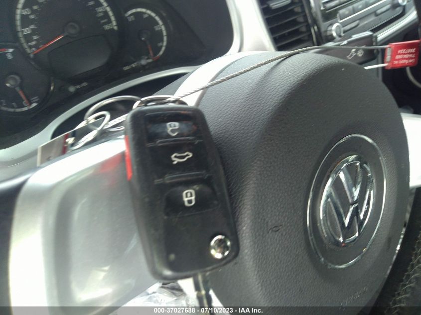 2013 VOLKSWAGEN BEETLE COUPE 2.5L - 3VWJX7AT5DM610588