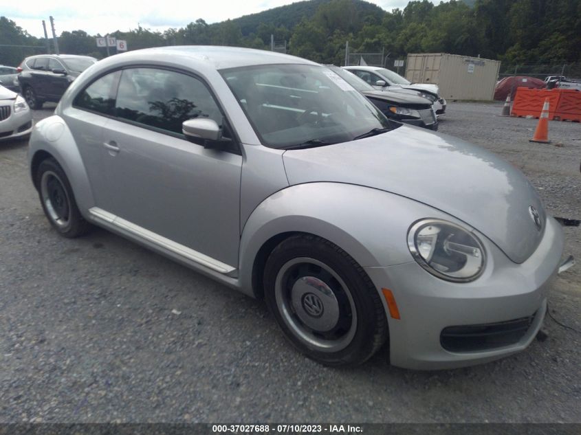 2013 VOLKSWAGEN BEETLE COUPE 2.5L - 3VWJX7AT5DM610588