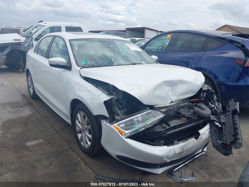 2014 VOLKSWAGEN JETTA SEDAN SE - 3VWD17AJ2EM438230