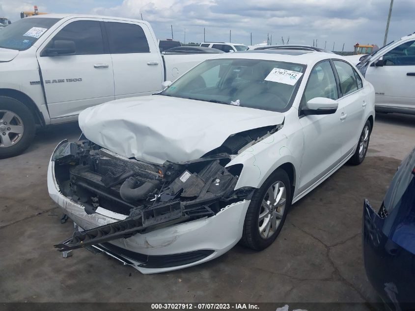 2014 VOLKSWAGEN JETTA SEDAN SE - 3VWD17AJ2EM438230