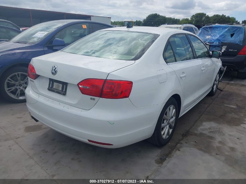 2014 VOLKSWAGEN JETTA SEDAN SE - 3VWD17AJ2EM438230