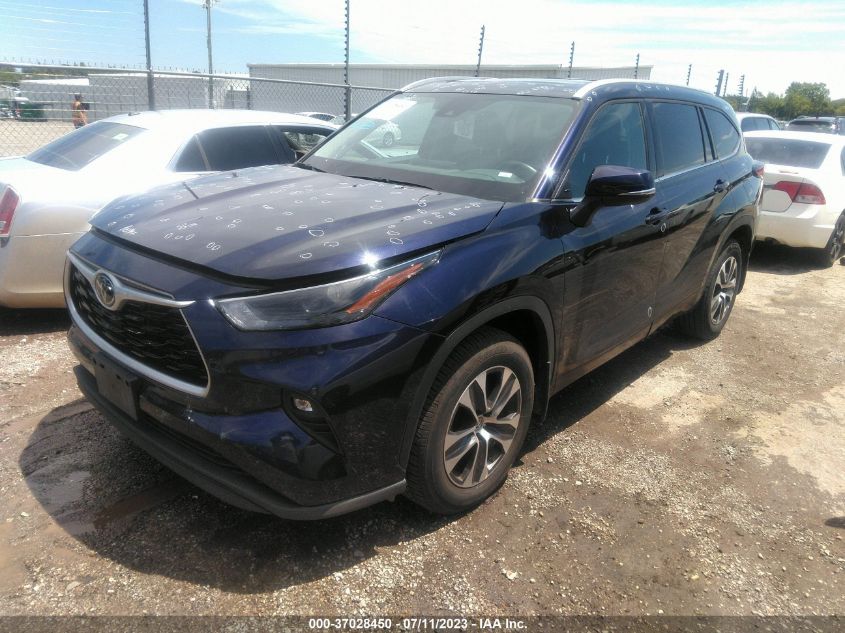 2022 TOYOTA HIGHLANDER XLE - 5TDGZRBH6NS577504