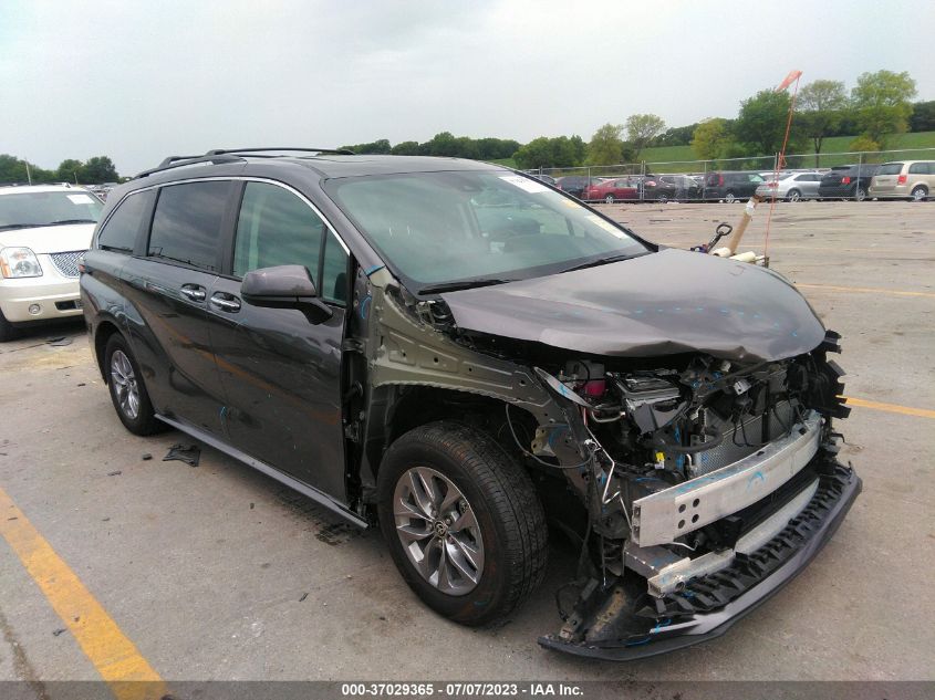 2022 TOYOTA SIENNA XLE - 5TDJSKFCXNS073599