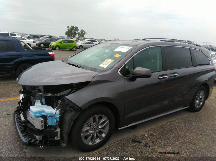 2022 TOYOTA SIENNA XLE - 5TDJSKFCXNS073599
