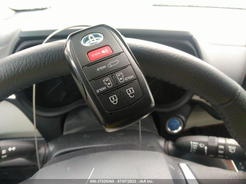 2022 TOYOTA SIENNA XLE - 5TDJSKFCXNS073599