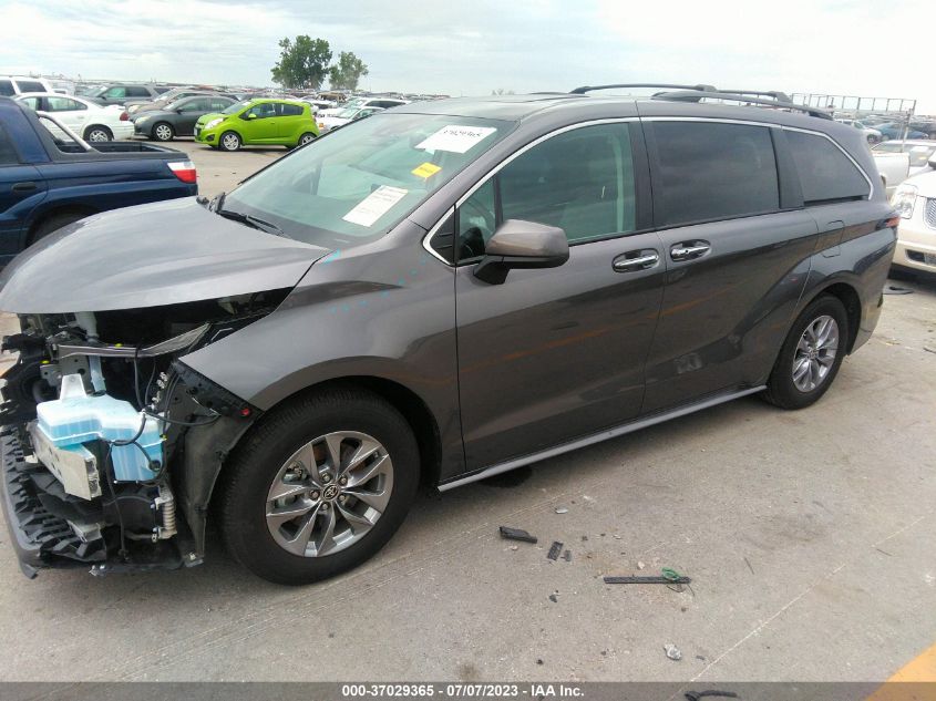 2022 TOYOTA SIENNA XLE - 5TDJSKFCXNS073599