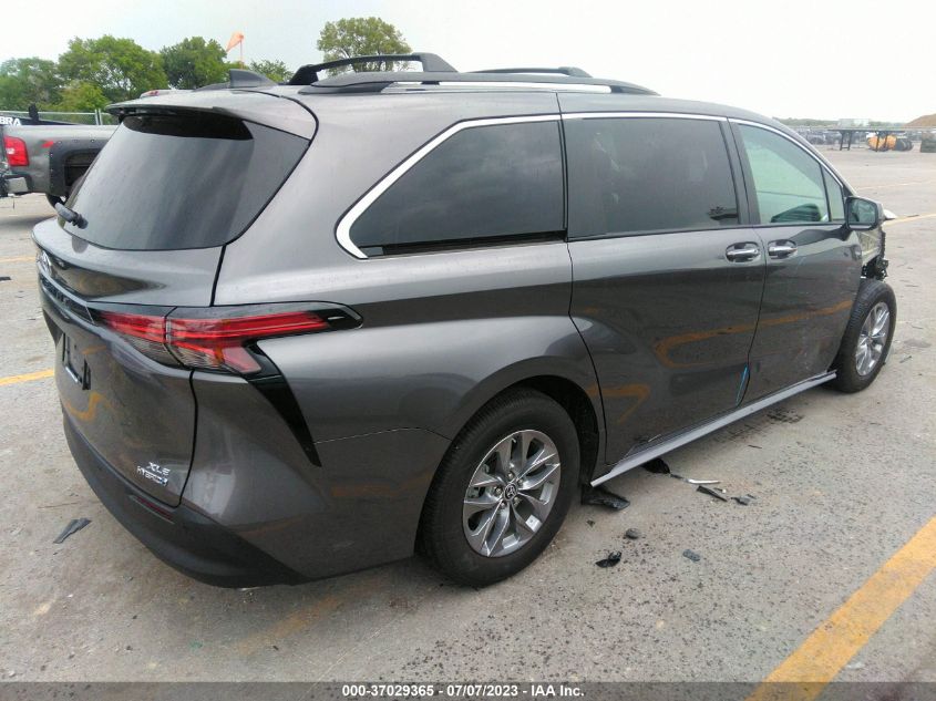 2022 TOYOTA SIENNA XLE - 5TDJSKFCXNS073599
