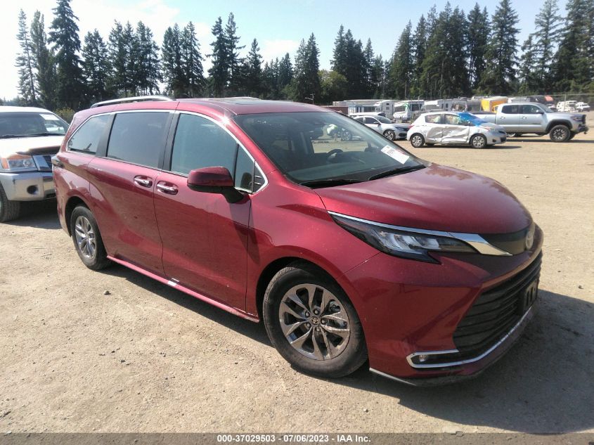 2023 TOYOTA SIENNA XLE - 5TDYRKEC6PS157952
