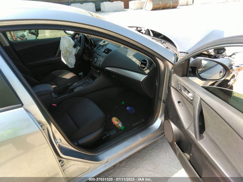 2013 MAZDA MAZDA3 I SPORT - JM1BL1U79D1845619