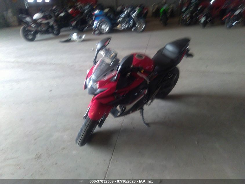 2019 SUZUKI GSX250R M/ZM/ZA LC6DN11AXK1100356