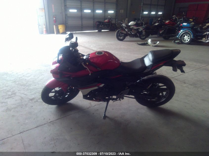 2019 SUZUKI GSX250R M/ZM/ZA LC6DN11AXK1100356