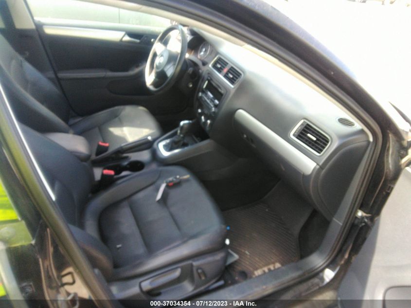 2013 VOLKSWAGEN JETTA SEDAN SE - 3VWDP7AJ2DM404480