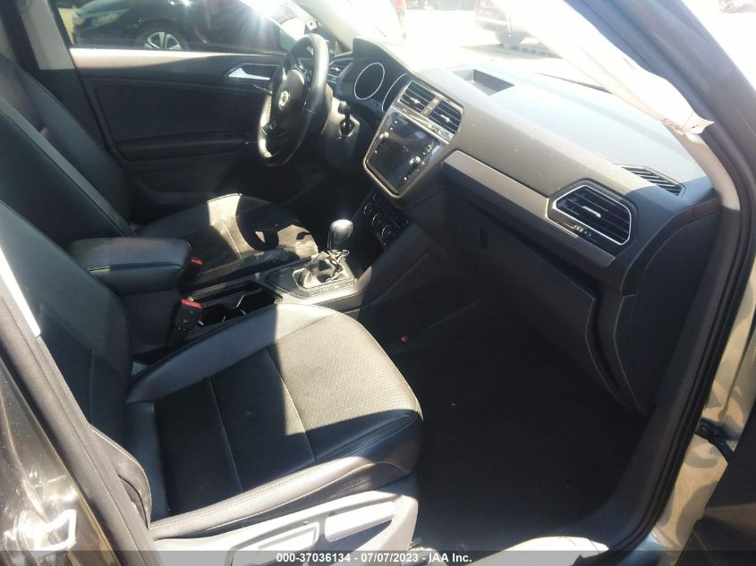 2018 VOLKSWAGEN TIGUAN SEL/SE - 3VV3B7AX7JM012447