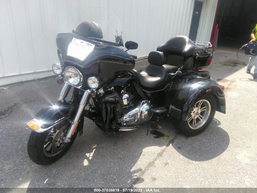 2013 HARLEY-DAVIDSON FLHTCUTG TRI GLIDE ULTRA CLASSIC - 1HD1MAM1XDB854732