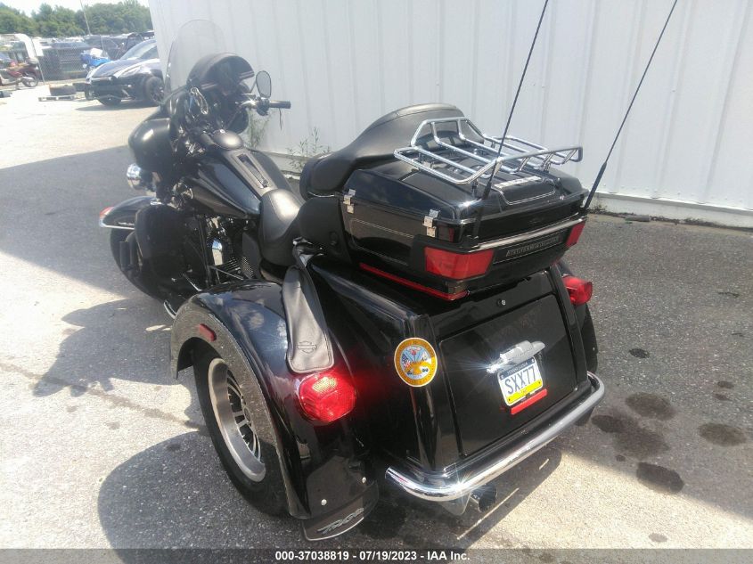 2013 HARLEY-DAVIDSON FLHTCUTG TRI GLIDE ULTRA CLASSIC - 1HD1MAM1XDB854732