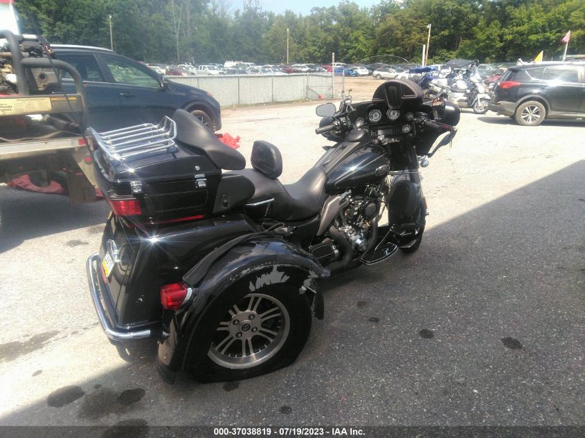 2013 HARLEY-DAVIDSON FLHTCUTG TRI GLIDE ULTRA CLASSIC - 1HD1MAM1XDB854732