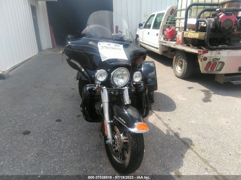 2013 HARLEY-DAVIDSON FLHTCUTG TRI GLIDE ULTRA CLASSIC - 1HD1MAM1XDB854732