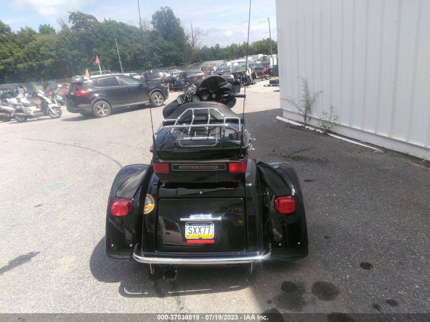 2013 HARLEY-DAVIDSON FLHTCUTG TRI GLIDE ULTRA CLASSIC - 1HD1MAM1XDB854732