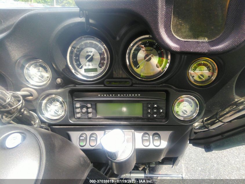 2013 HARLEY-DAVIDSON FLHTCUTG TRI GLIDE ULTRA CLASSIC - 1HD1MAM1XDB854732