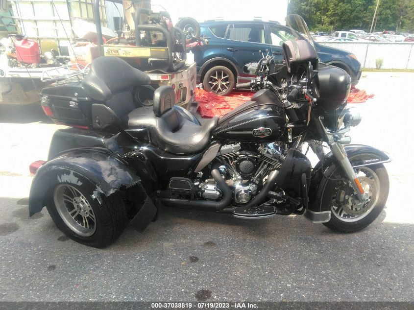 2013 HARLEY-DAVIDSON FLHTCUTG TRI GLIDE ULTRA CLASSIC - 1HD1MAM1XDB854732