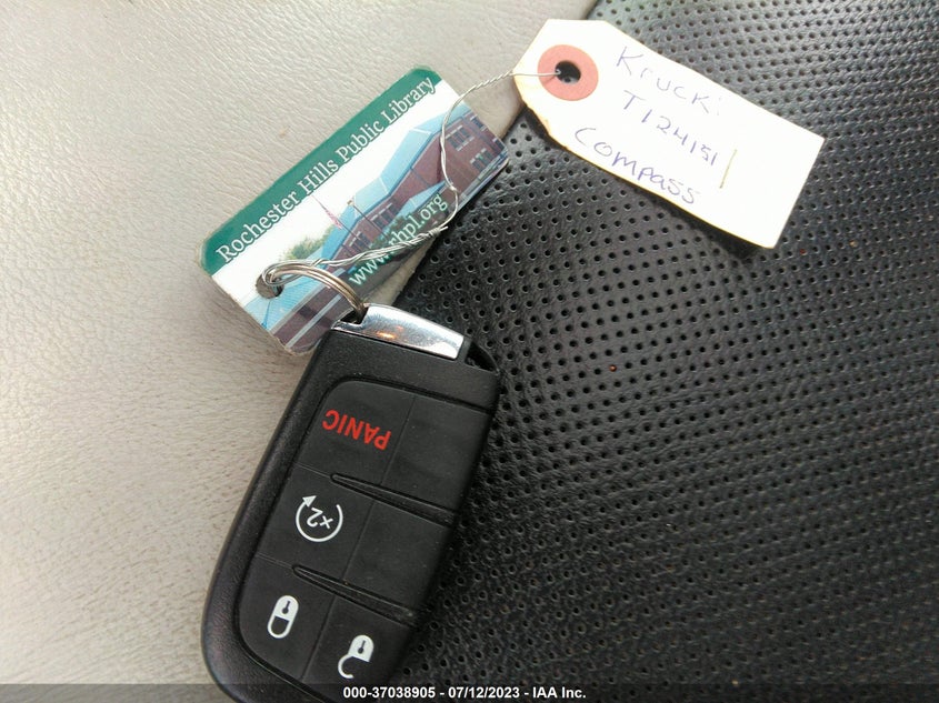 VIN 3C4NJDCB8JT349127 2018 JEEP COMPASS LIMITED