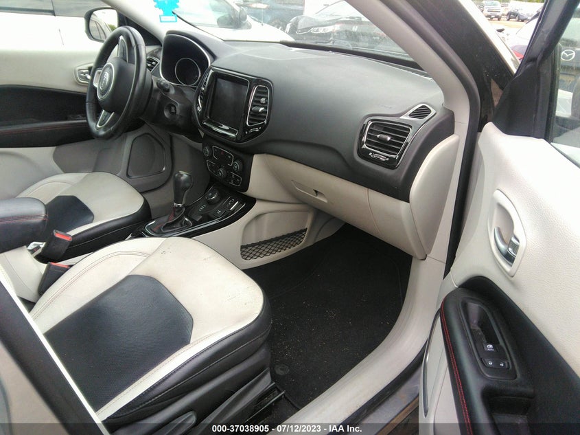 VIN 3C4NJDCB8JT349127 2018 JEEP COMPASS LIMITED