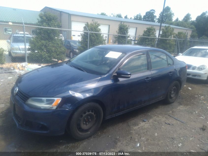 2014 VOLKSWAGEN JETTA SEDAN SE - 3VWD17AJ6EM417980