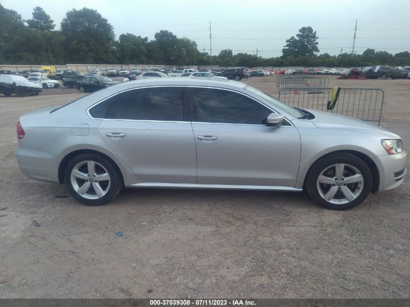 2013 VOLKSWAGEN PASSAT SE W/SUNROOF & NAV - 1VWBH7A32DC042657
