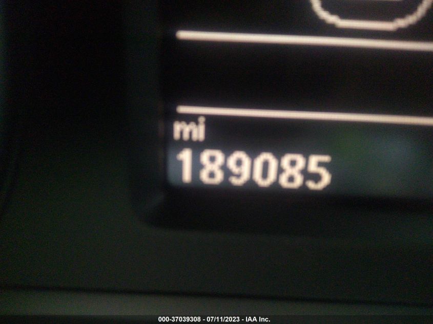 2013 VOLKSWAGEN PASSAT SE W/SUNROOF & NAV - 1VWBH7A32DC042657