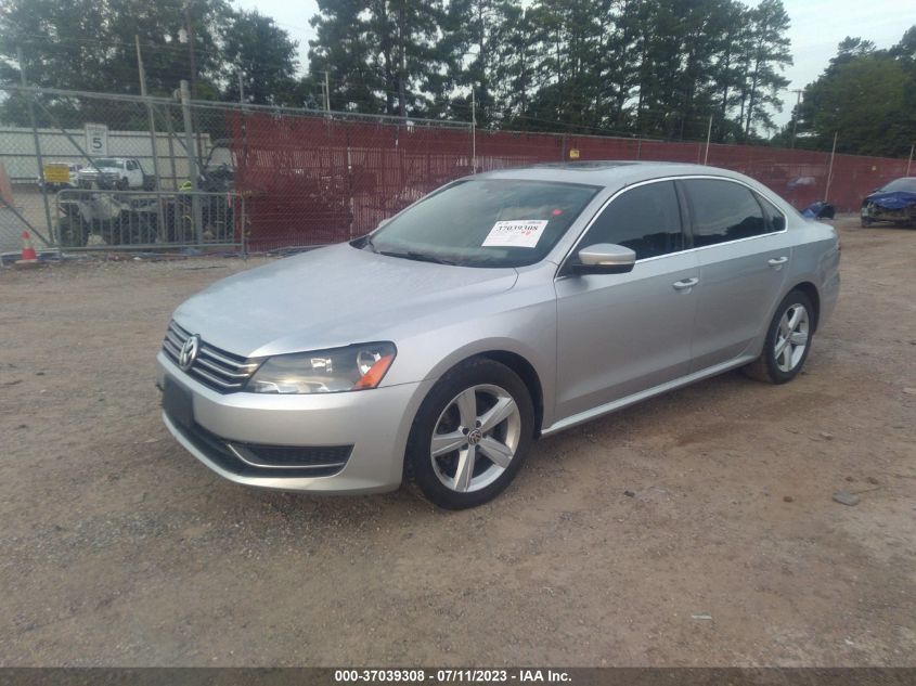 2013 VOLKSWAGEN PASSAT SE W/SUNROOF & NAV - 1VWBH7A32DC042657
