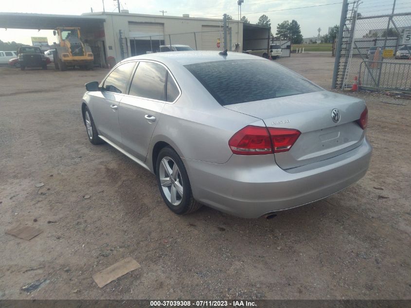 2013 VOLKSWAGEN PASSAT SE W/SUNROOF & NAV - 1VWBH7A32DC042657