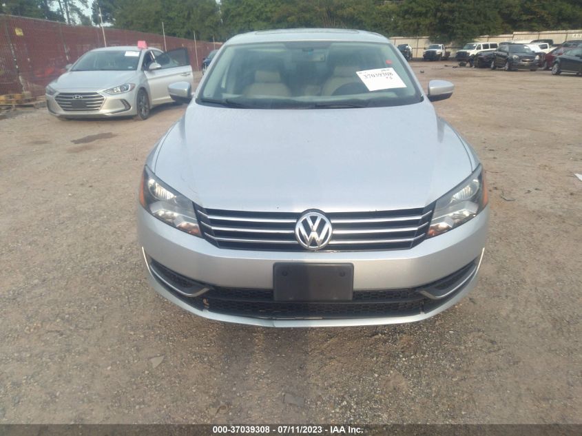 2013 VOLKSWAGEN PASSAT SE W/SUNROOF & NAV - 1VWBH7A32DC042657