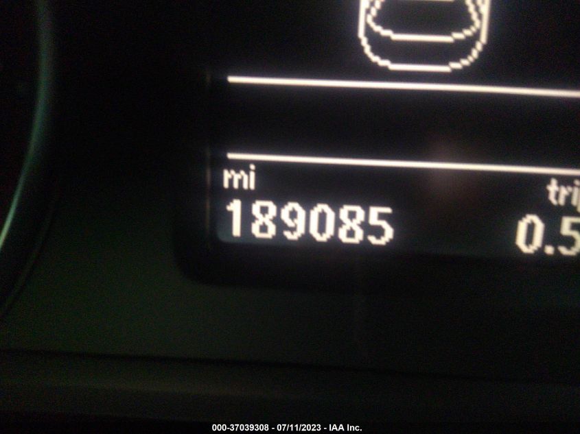 2013 VOLKSWAGEN PASSAT SE W/SUNROOF & NAV - 1VWBH7A32DC042657